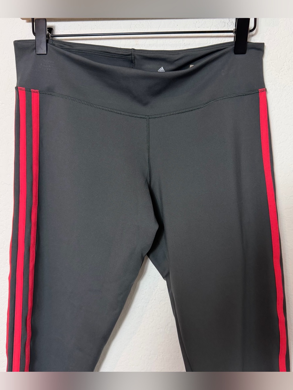 Adidas 3/4 Tight Mid Rise Leggings Medium NWT - Picture 3 of 5